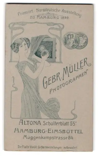Fotografie Gebr. Müller, Altona, Schulterblatt 55, Jugendstil Dame bedient Plattenkamera, Rückseitig Paar Portrait