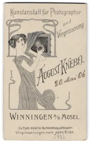 Fotografie August Knebel, Winningen / Mosel, Jugendstil Dame bedient Plattenkamera, Rückseitig Baby Portrait