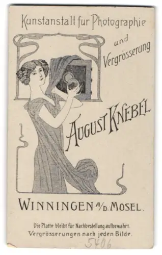 Fotografie August Knebel, Winningen / Mosel, Jugendstil Dame bedient Plattenkamera, Rückseitig Baby Portrait