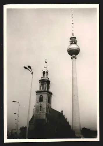 15 Fotografien Ansicht Berlin (Ost), Alexanderplatz mit Fernsehturm, Rotes Rathaus, Wasserspiel am Fernsehturm, DDR