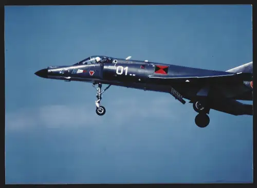 Fotografie Flugzeug Super Etendard nach dem Start, Kampfflugzeug