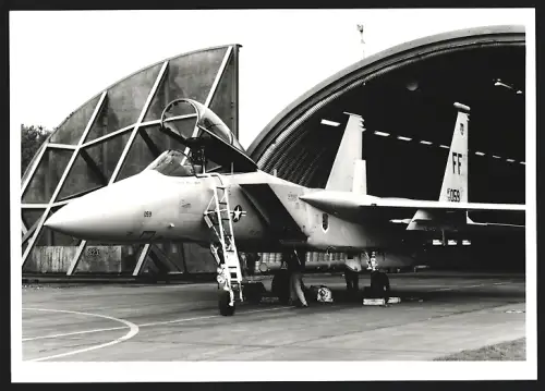Fotografie Flugzeug Douglas F-15 Eagle vor Flugzeughangar, Kampfflugzeug, Kennung 76059