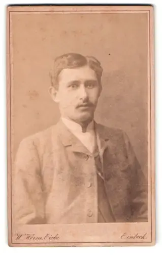 Fotografie W. Herm. Eicke, Einbeck, Neue Markt 5, Porträt des Herrn C. Börn, Einbeck 1889