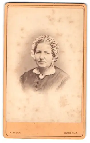Fotografie A. Weck, Coblenz, Schloss-Strasse 49, Porträt einer älteren Dame, 1876