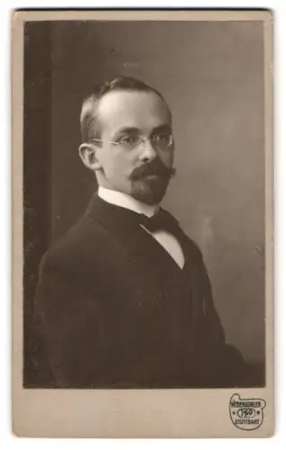Fotografie H. Widensohler, Stuttgart, Königstrasse 21, Porträt des Herrn Theodor Rieger, 1905