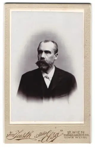 Fotografie Josef Justh, Wien, Schönbrunnerstrasse 270, Porträt eines Herrn mit Bart