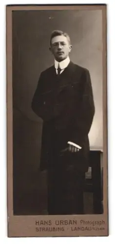 Fotografie Hans Urban, Straubing, Johann im Anzug im Porträt 1911