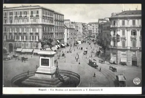 AK Napoli, Via Medina col monumento a V. Emanuele II, Pferdebahn