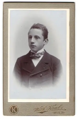 Fotografie Wilhelm Kral, Wien, Gumpendorferstr. 81, Porträt von Leopold Schneider im Jahr 1902
