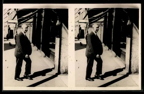 Stereo-AK Frankfurt a. M., Mann im Anzug während einer Bewegung im Jahr 1933