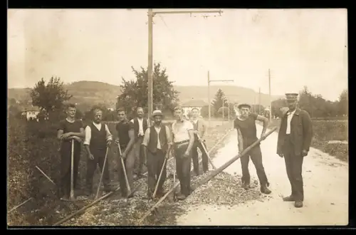 Foto-AK Arbeiter beim Strassenbau