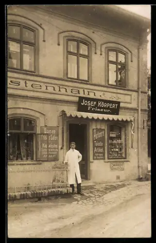 Foto-AK Friseurgeschäft von Josef Körpert mit Emailleschild