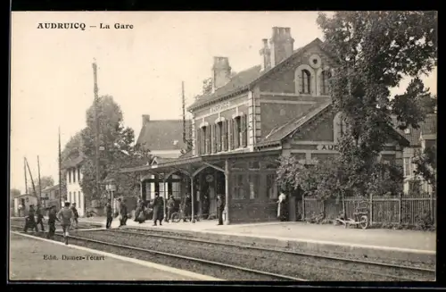 AK Audruicq, La Gare, Bahnhof von der Gleisseite