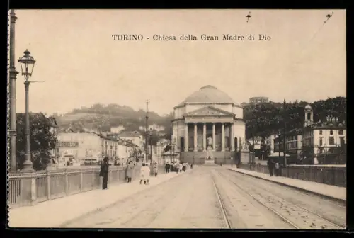 AK Torino, Chiesa della Gran Madre di Dio vista dal ponte con passanti