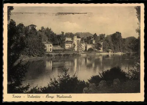 AK Torino, Valentino, Borgo Medievale, vista sul fiume e vegetazione circostante