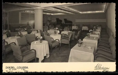 AK Torino, Interno del Dancing Columbia con pianoforti e tavoli arredati