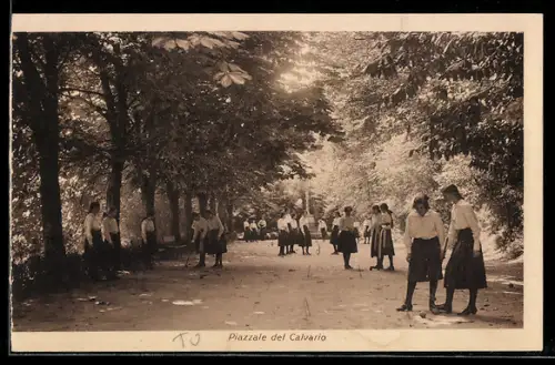 AK Torino, Piazzale del Calvario, Gruppo di studenti che passeggiano tra gli alberi