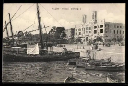AK Cagliari, Palazzo Municipale con barche sul lungomare