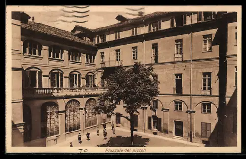 AK Torino, Piazzale dei piccoli con bambini che giocano