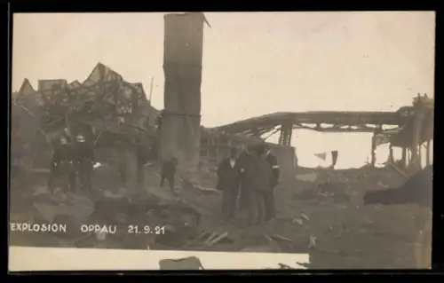 Foto-AK Oppau, Explosion der Stickstoff-Fabrik 21.9.1921, zerstörte Werksanlagen