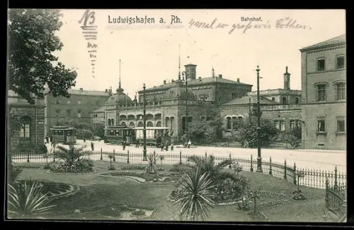 AK Ludwigshafen a. Rh., Bahnhof mit Strassenbahn
