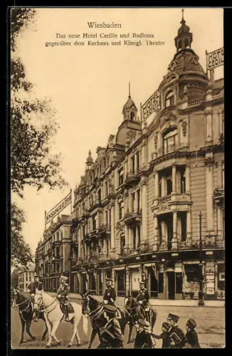 AK Wiesbaden, Hotel Cecilie und Badhaus gegenüber Kurhaus und Königl. Theater