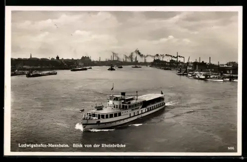 AK Ludwigshafen /Mannheim, Blick von der Rheinbrücke