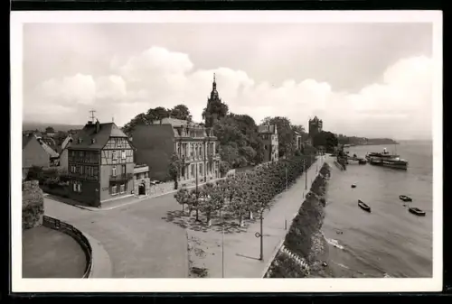 AK Eltville am Rhein, Rheinpromenade, Schiffsanleger, historische Gebäude