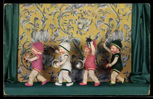 AK Käthe Kruse-Puppen musizieren mit Töpfen und Deckeln