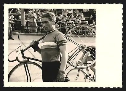 41 Fotografien Ansicht Frankfurt / Main, Radrennen Meisterschaft 1956 im Vereinsheim