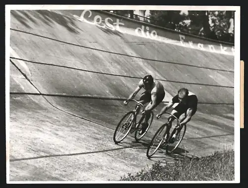Fotografie Ansicht Frankfurt / Main, Hessische Rad-Amateur-Meisterschaft, Fahrer Friedrich & Heipeter
