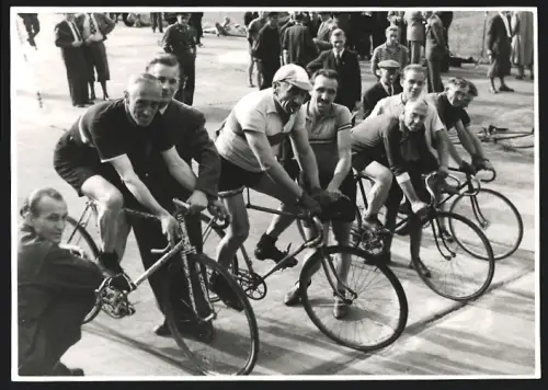 Fotografie Ansicht Frankfurt / Main, Alt Herren Radrennen, Fahrrad