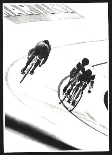 Fotografie Ansicht Frankfurt / Main, Fahrrad Radrennfahrer an einer Steilkurve