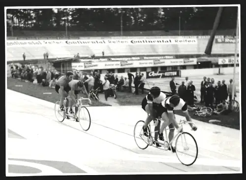 Fotografie Ansicht Frankfurt / Main, Fahrrad Radrennen Tandem