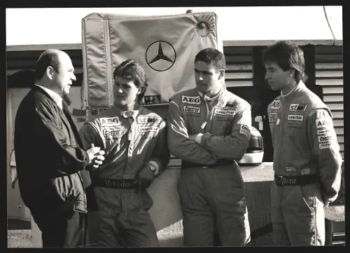 Fotografie Rennfahrer Michael Schumacher, Heinz-Harald Frentzen & Karl Wendlinger als Sauber-Lehrlinge, Mercedes