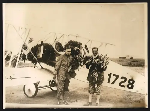 Fotografie Bremer Flieger Edzard überbot den Weltrekord für Kleinflugzeuge mit 1600 Kilometern, Flugzeug Focke-Wulf S24