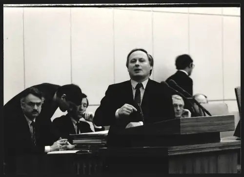 Fotografie Oskar Lafontaine hält eine Rede