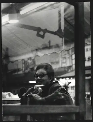 Fotografie Hermann Engel, Köln-Klettenberg, Weinhausstr. 36, Japan, Ältere Dame mit Brille im Kimono