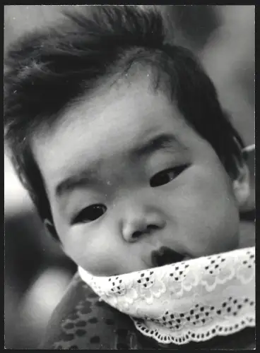Fotografie Hermann Engel, Köln-Klettenberg, Weinhausstr. 36, Japan, Japanisches Baby im Porträt