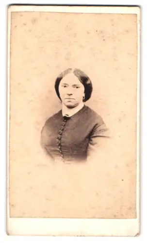 Fotografie Ludw. Schultz, Greenwich, Auguste Schultz im Porträt