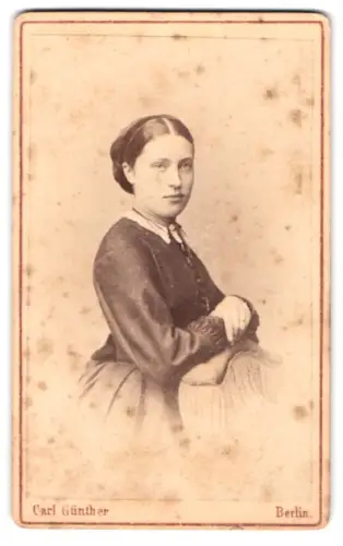 Fotografie Carl Günther, Berlin, Dorotheenstrasse 83, Porträt einer Dame