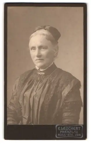 Fotografie E. Leuchert, Prenzlau, Ross-Str. 269, Frau Funke im Porträt