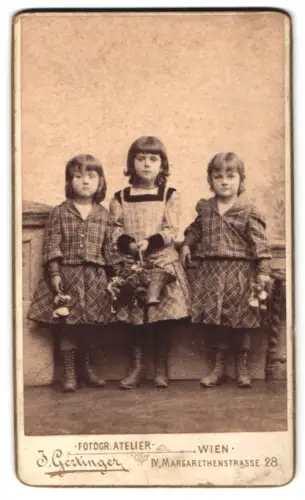 Fotografie J. Gertinger, Wien, Margarethenstrasse 28, Grete Engling mit ihren Geschwistern