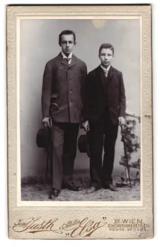 Fotografie Josef Justh, Wien, Schönbrunnerstrasse 270, Rudolf und sein Bruder Josef