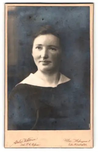 Fotografie Atelier Victoria, Ulm, Hafengasse 2, Frauenporträt mit sanftem Lächeln