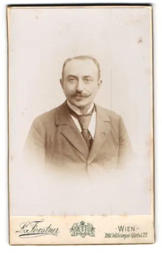 Fotografie L. Forstner, Wien, Währinger Gürtel 25, Herr Portsch in Anzg und Krawatte