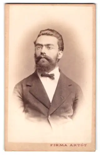 Fotografie Firma Artót, Wien, Mariahilf Hauptstrasse 33, Johann M. mit Vollbart