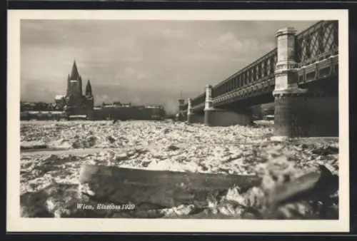 AK Wien, Eisstoss 1929, Blick an der Brücke vorbei über aufgetürmte Eisplatten