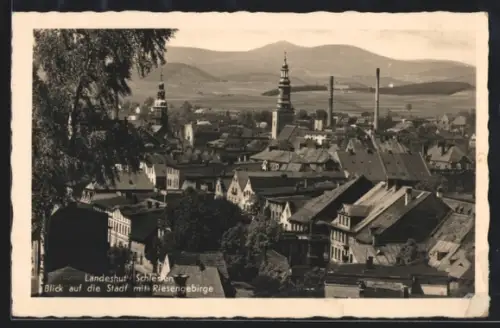 AK Landeshut /Schlesien, Blick auf die Stadt mit Riesengebirge