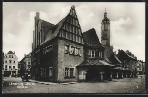 AK Löwenberg i. Schles., Strasseneck am Rathaus